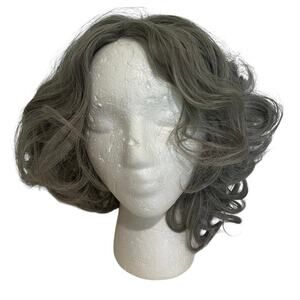 Womens Natural Look Short Gray Silver waives Wig Soft Classic Cap Full Synthetic